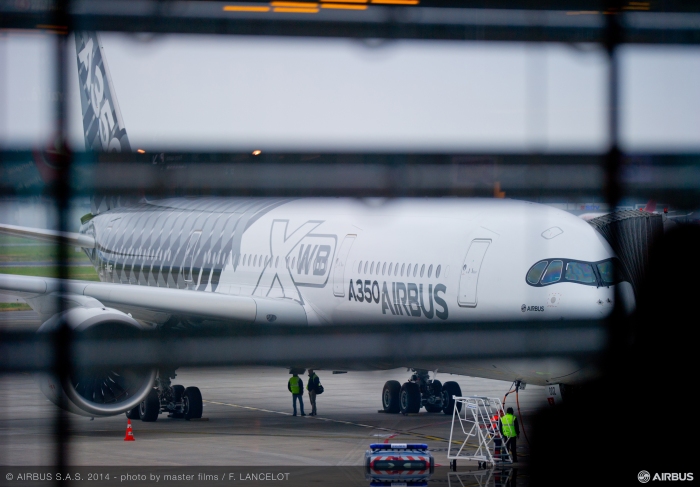 Airbus A350  A350_xwb_early_long_flight_boarding_03